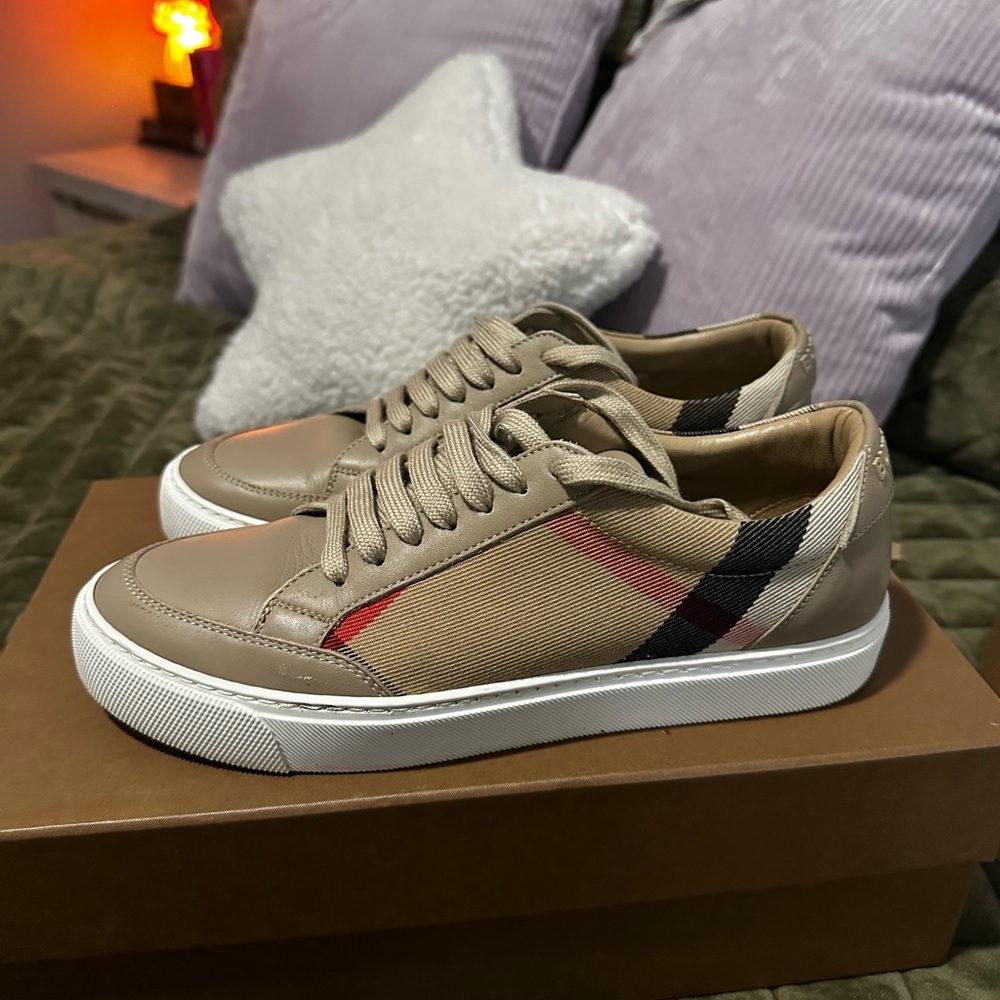 Burberry Beige Sneakers